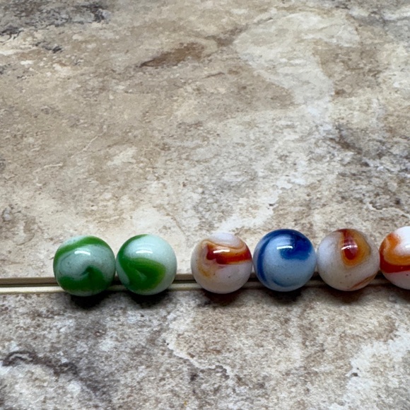 Colorful Swirled Marbles VINTAGE MARBLE LOT OF 11 MULTI-COLOR MARBLES - Picture 3 of 11